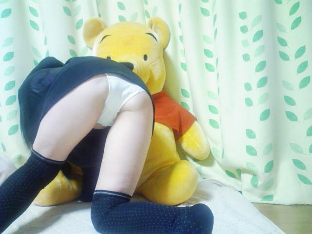 素人が四つん這いになってるエロ画像（23）