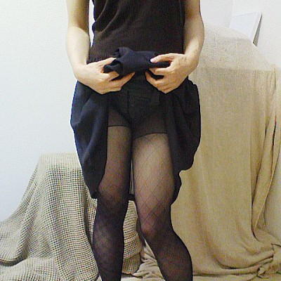 素人がスカートを捲り上げてパンツを自撮り【エロ画像】（124）