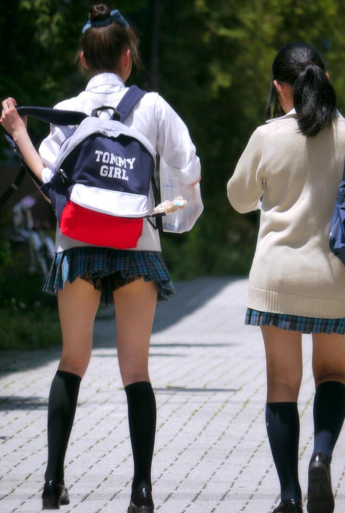 ガチ素人のパンチラエロ画像20230618111921