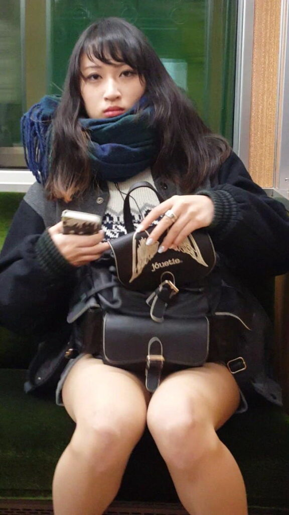 ガチ素人のパンチラエロ画像20230618111926