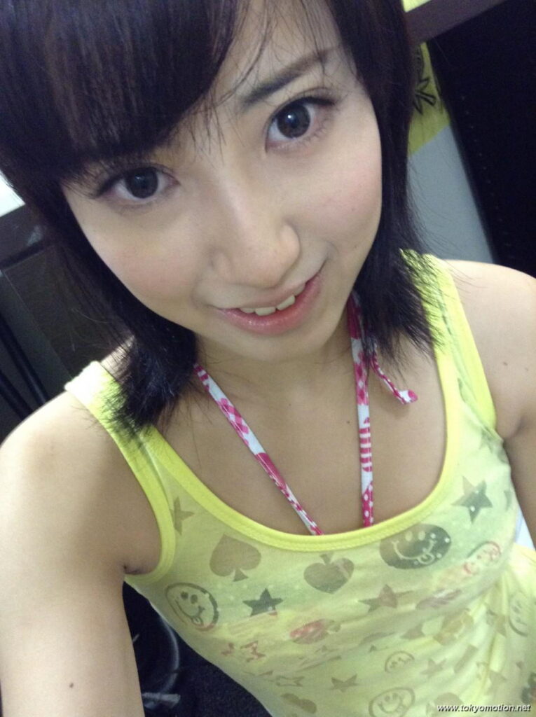 素人が乳首に絆創膏を貼って笑顔で自撮りしてるエロ画像（5）