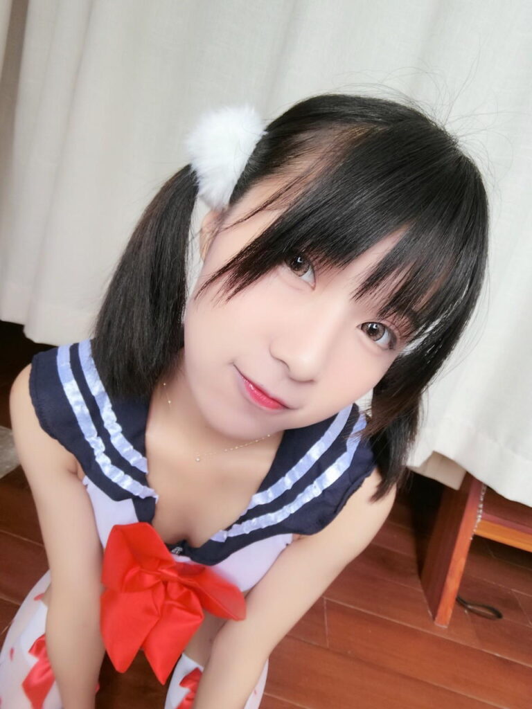 可愛すぎる中国素人の自撮りエロ画像（1）