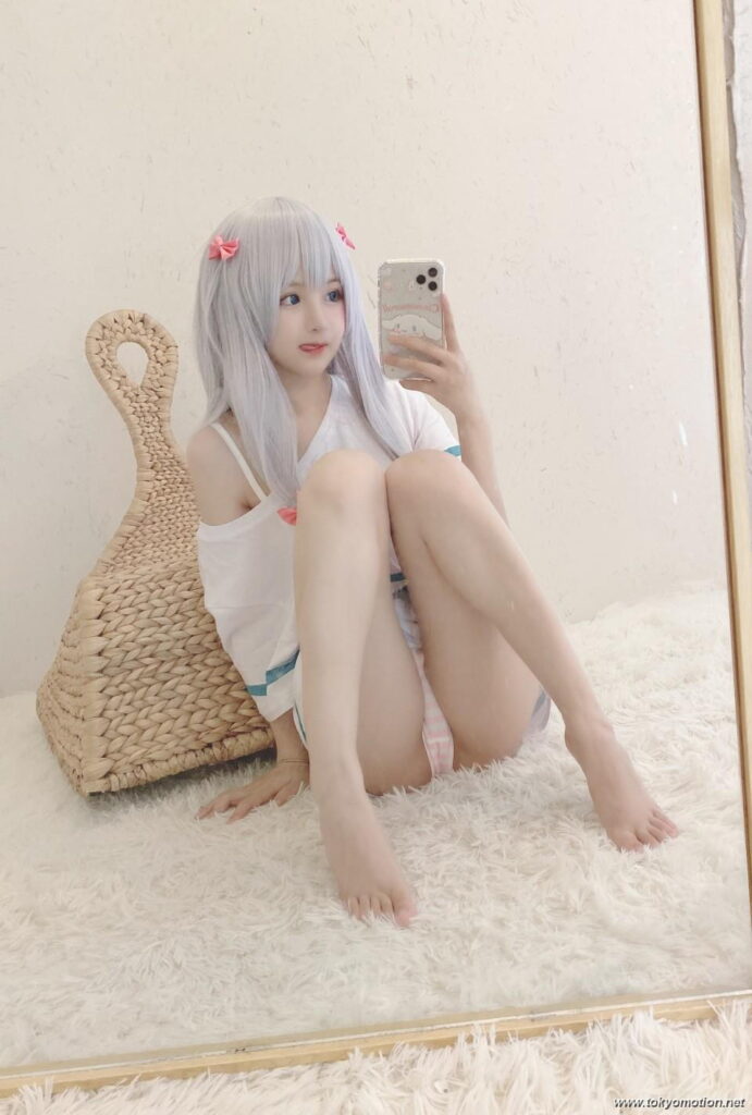 素人が和泉紗霧のコスプレして谷間見せ【エロ画像】（3）