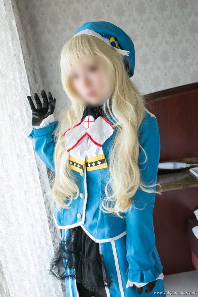 素人が愛宕のコスプレして爆乳おっぱいを披露【エロ画像】（2）