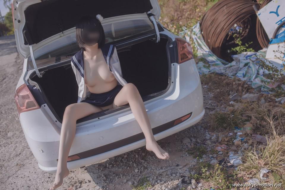 車のトランクに詰められるパイパン制服少女ｗ【エロ画像】