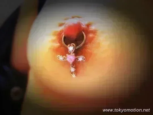 乳首とクリにピアスしてる素人のエロ画像 0