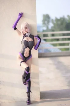 マシュのコスプレした素人がスタイル抜群すぎて抜けるｗ【エロ画像】