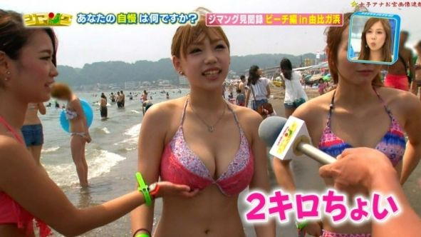 テレビのインタビューに答える水着ギャルがエロすぎるｗｗ【エロ画像】