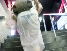 ガチ素人のうっすら透けてるパンティラインがエロ過ぎるｗ【エロ画像】