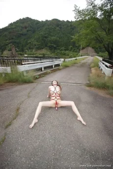 野外オナニーにハマる素人たちのエロ画像