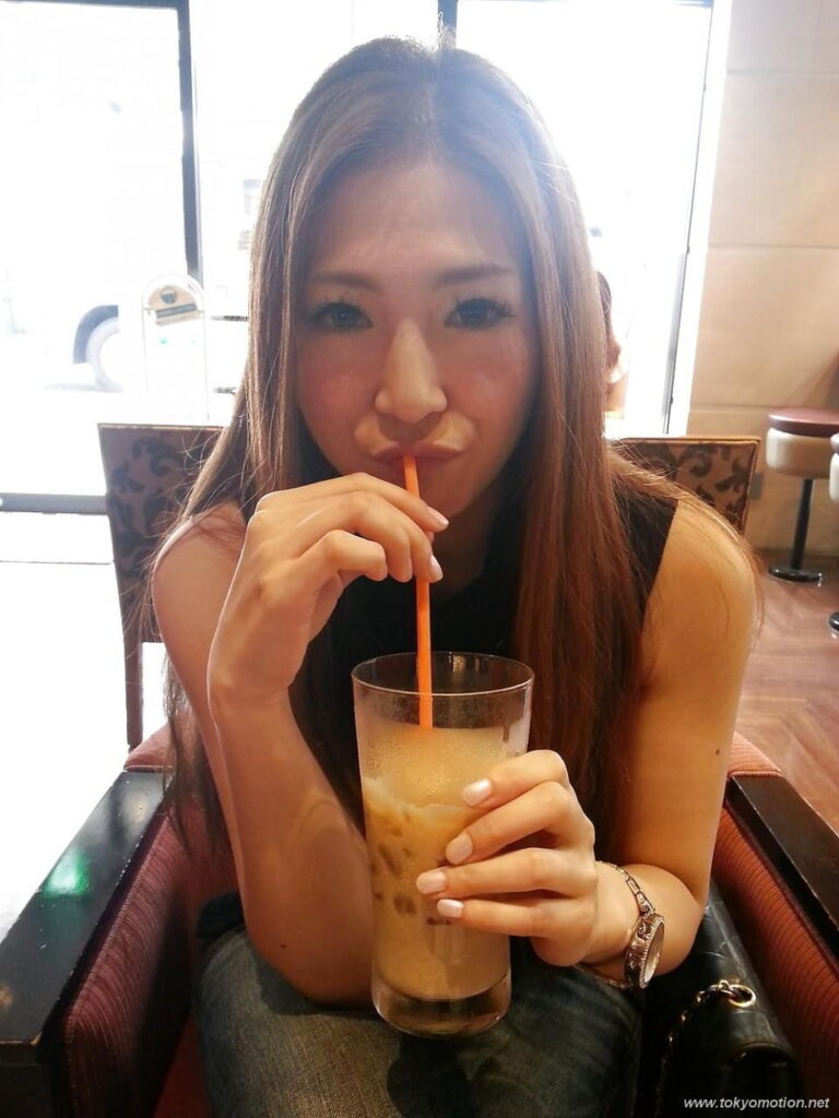 超絶美人なギャルお姉素人が大量顔射されてるエロ画像（3）