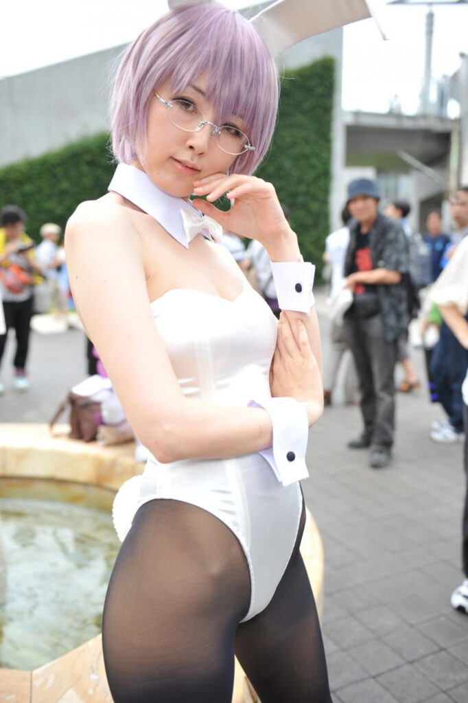 コスプレ会場に集まるエロレイヤーさんのエロ画像【素人】（12）