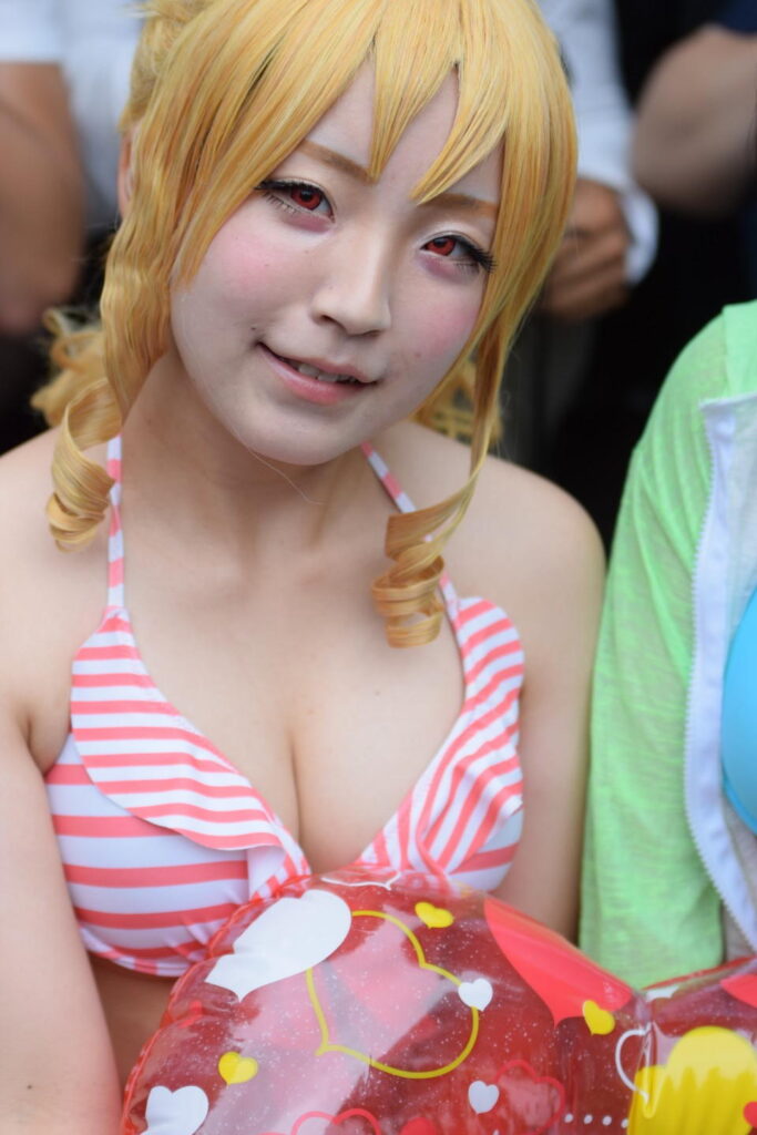 コスプレ会場に集まるエロレイヤーさんのエロ画像【素人】（17）