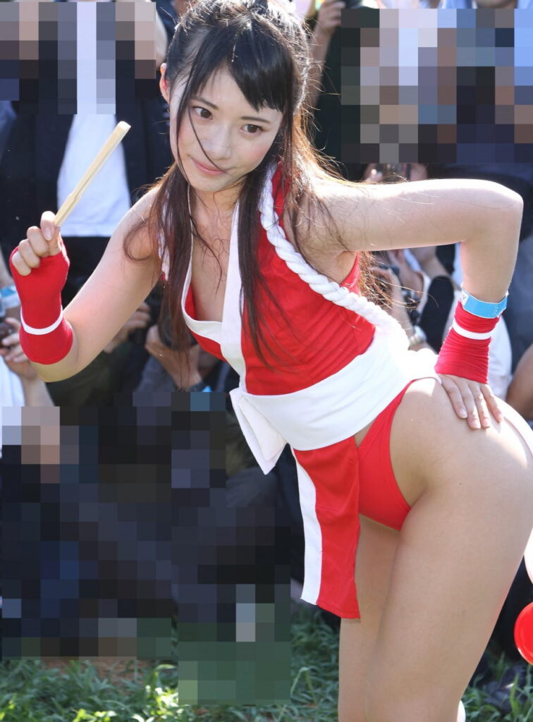 コスプレ会場に集まるエロレイヤーさんのエロ画像【素人】（9）
