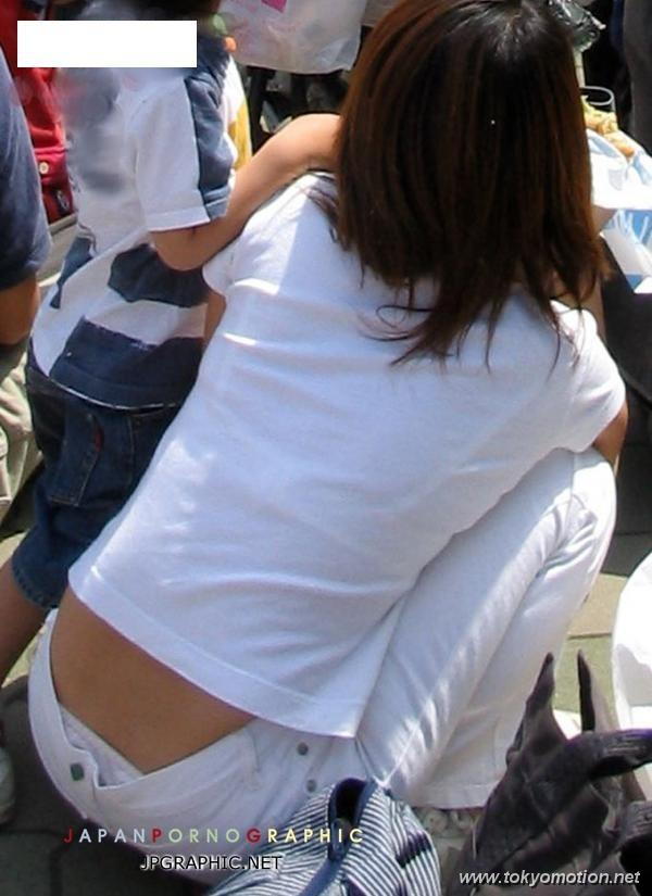 【素人】ローライズでパンツが見えちゃってるエロ画像（2）