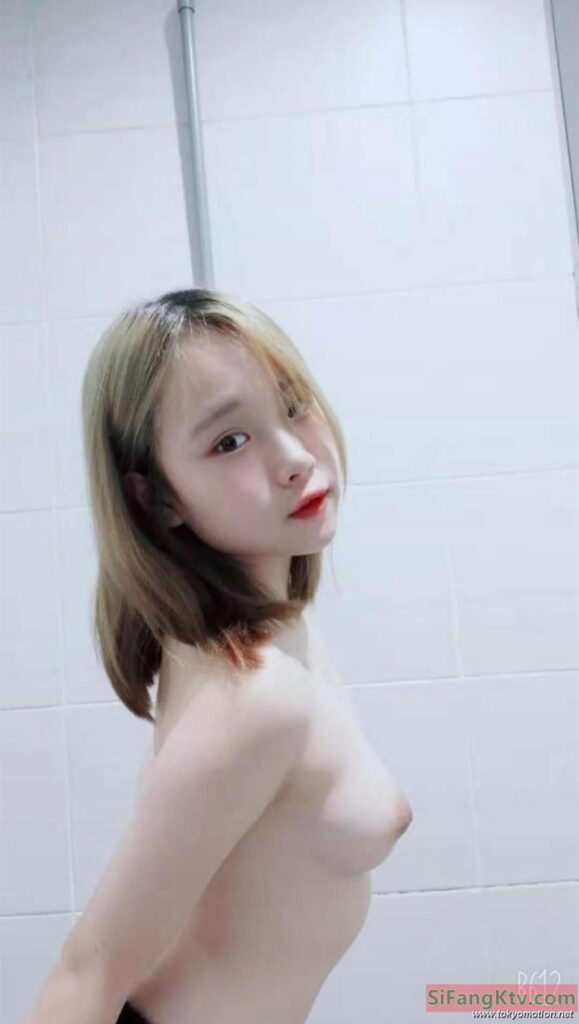 中国の金髪素人が可愛すぎる！【自撮りエロ画像】（13）
