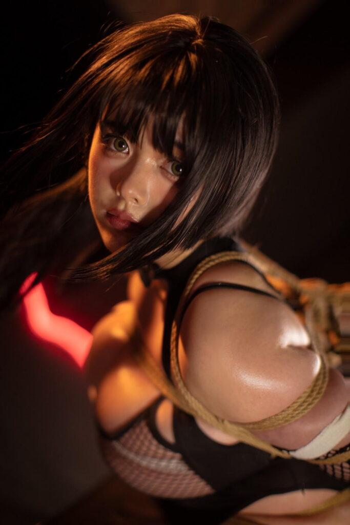 中国コスプレイヤーの顔より大きなおっぱいがめちゃ抜ける！【エロ画像】（10）