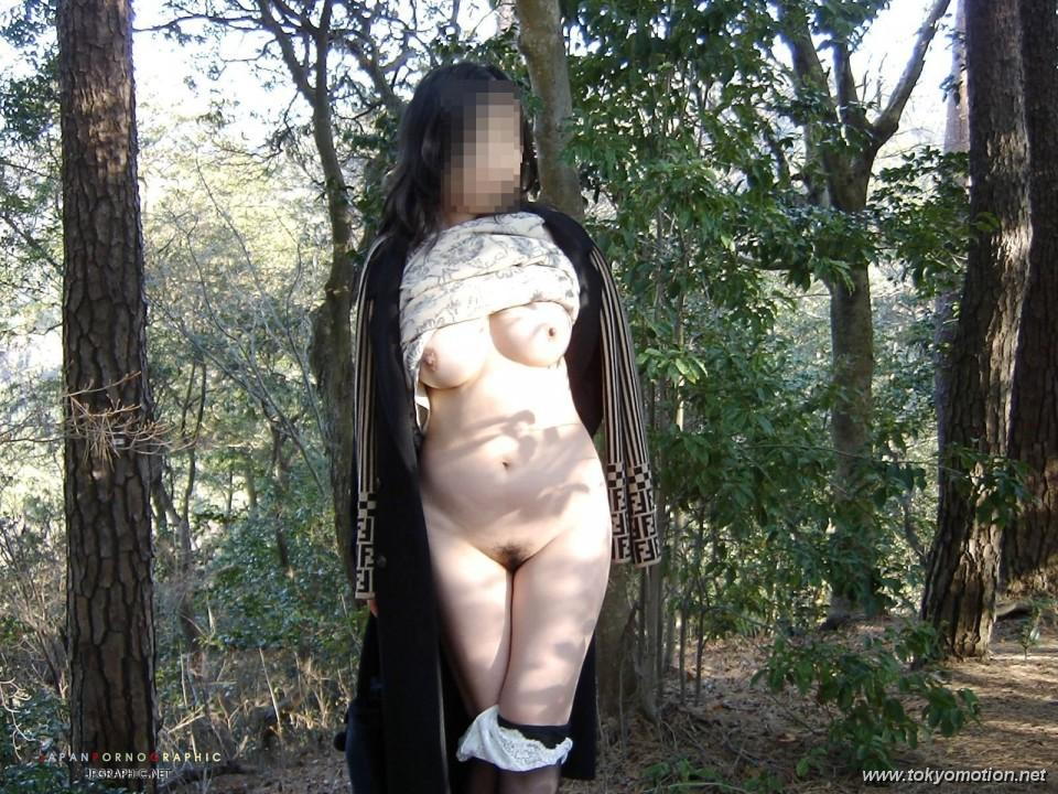 山で露出する素人のエロ画像20230715164517