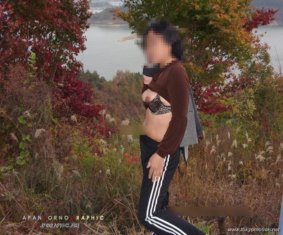 山で露出する素人のエロ画像20230715164934