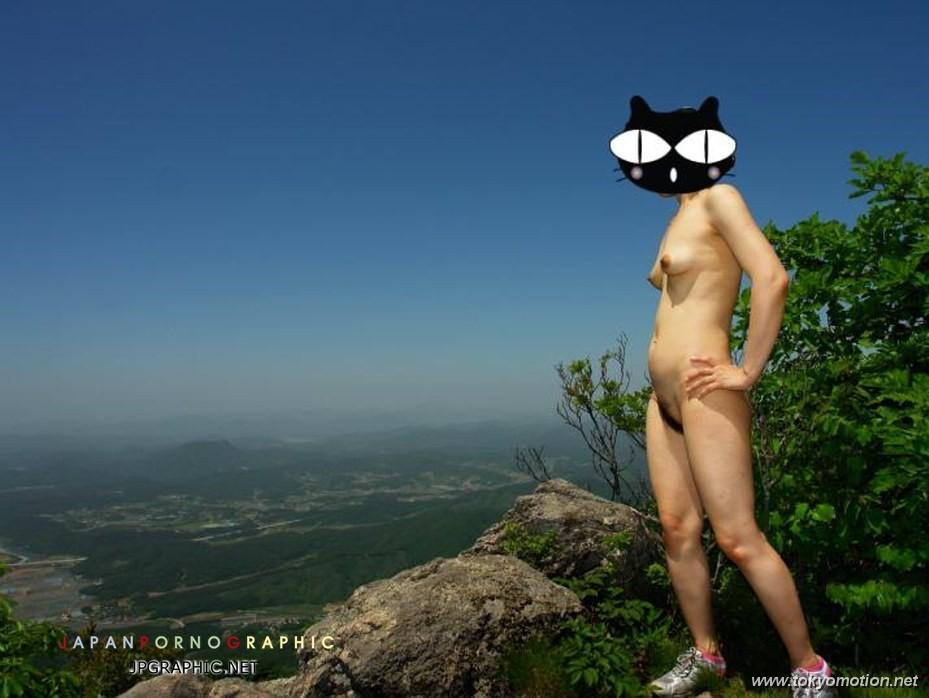 山で露出する素人のエロ画像20230715170620
