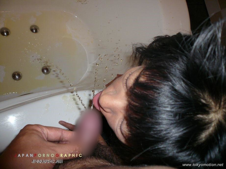 【ゴールデンシャワー】素人に小便をぶっかけるエロ画像ｗ（32）