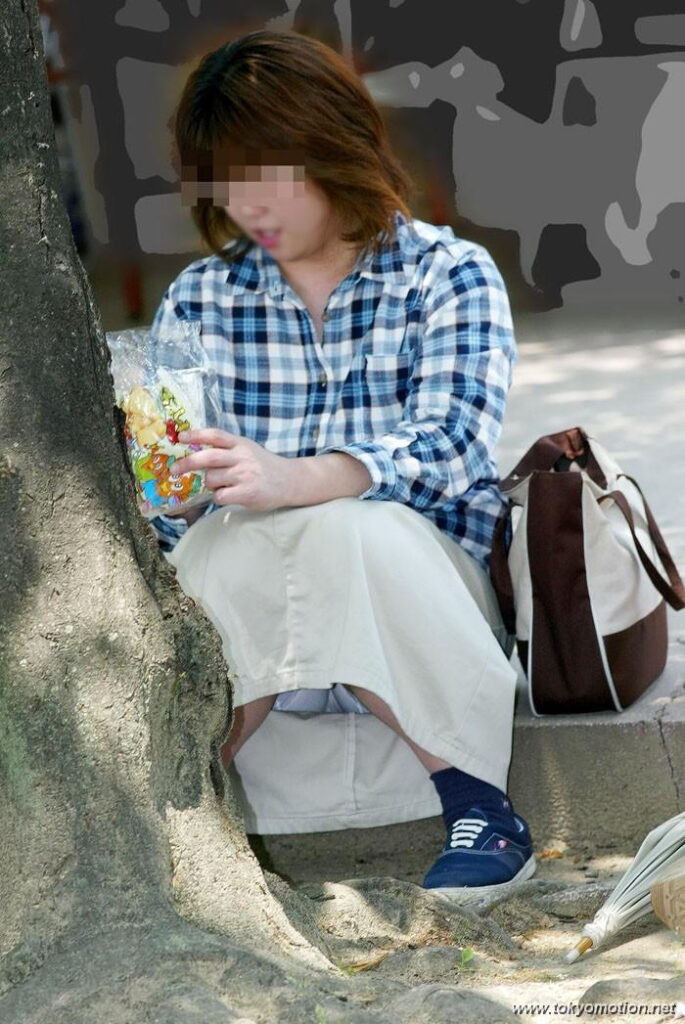 だらしない素人のパンチラ盗撮エロ画像（10）
