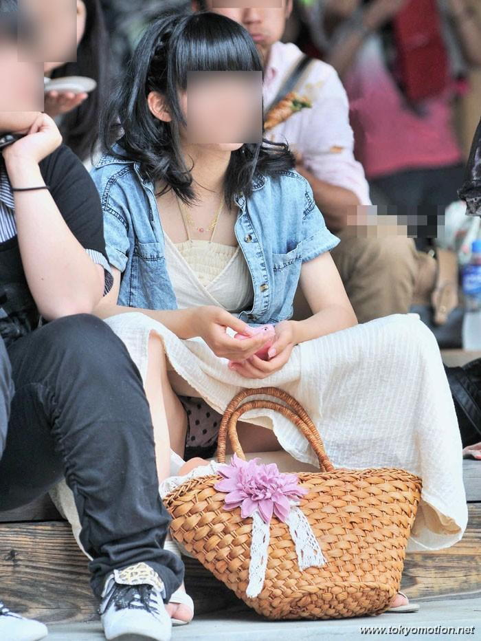 だらしない素人のパンチラ盗撮エロ画像（18）