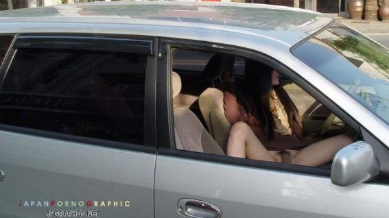 車内露出している素人のエロ画像まとめ（48）