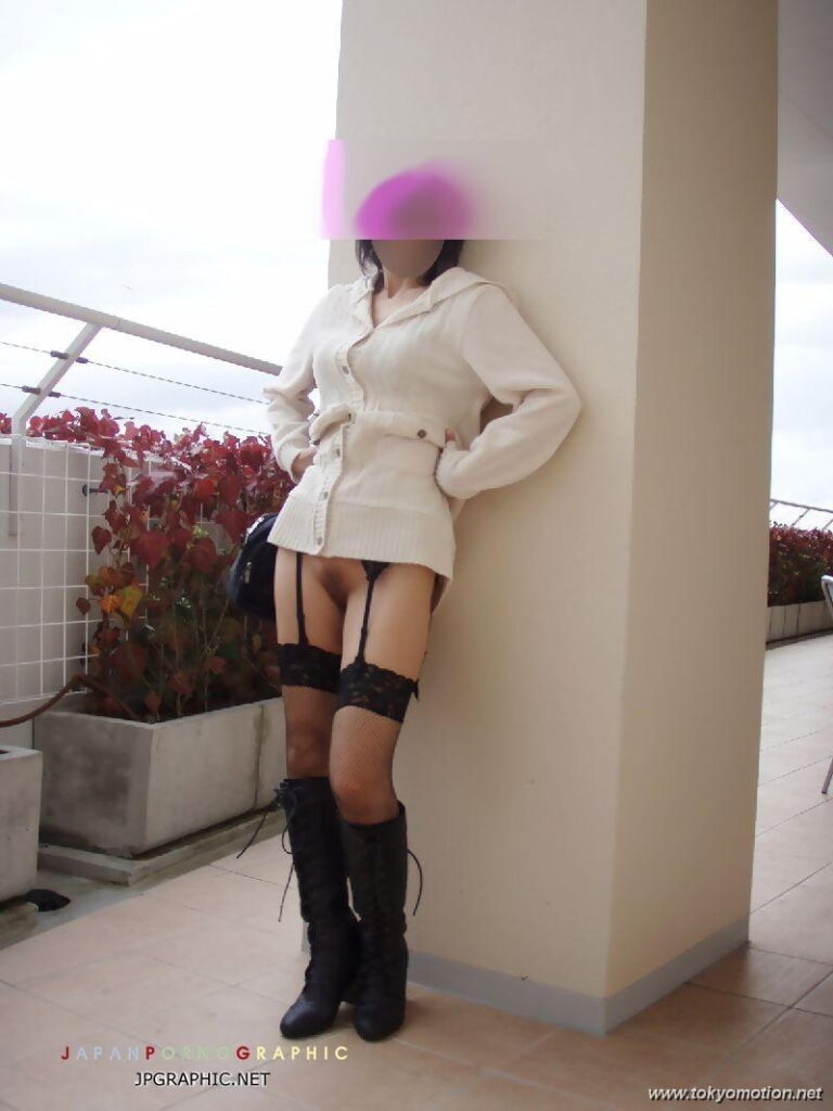 素人の過激な野外露出エロ画像まとめ（54）
