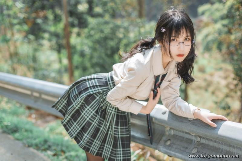 可愛すぎる素人眼鏡女子のセクシー画像（3）