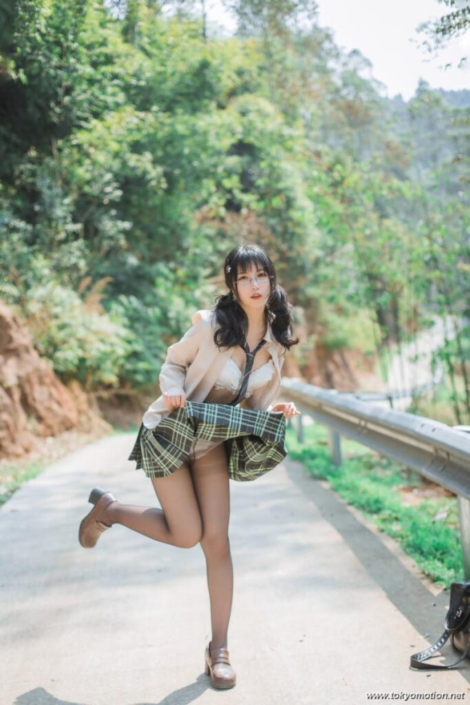可愛すぎる素人眼鏡女子のセクシー画像（10）