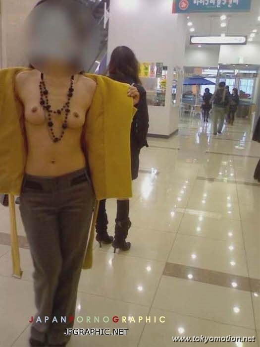 韓国素人が屋内で露出しているエロ画像（48）