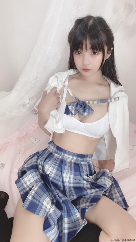 赤ちゃんみたいな中国人コスプレイヤーが可愛すぎるｗ【エロ画像】