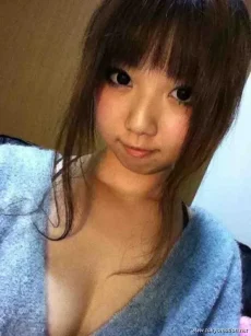 可愛い系素人娘の自撮りエロ画像