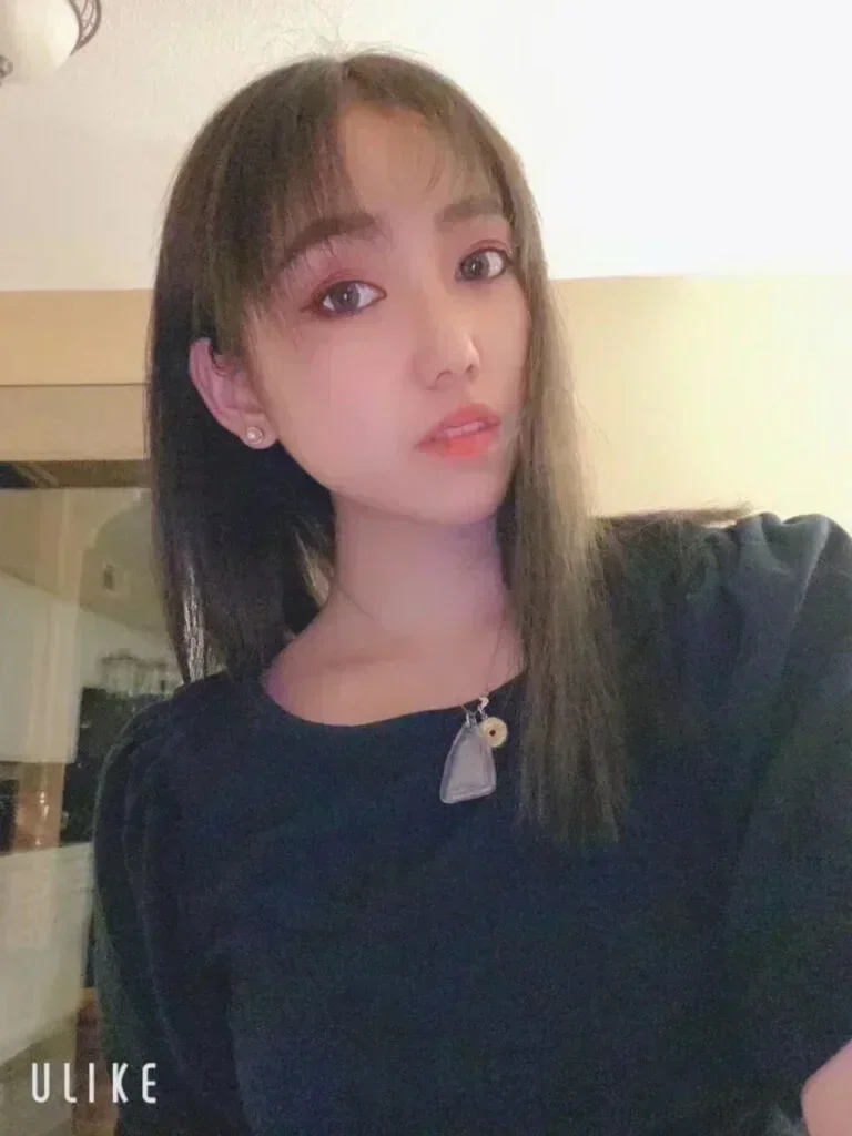 今時素人の私生活写真の中にあったお宝エロ画像 0