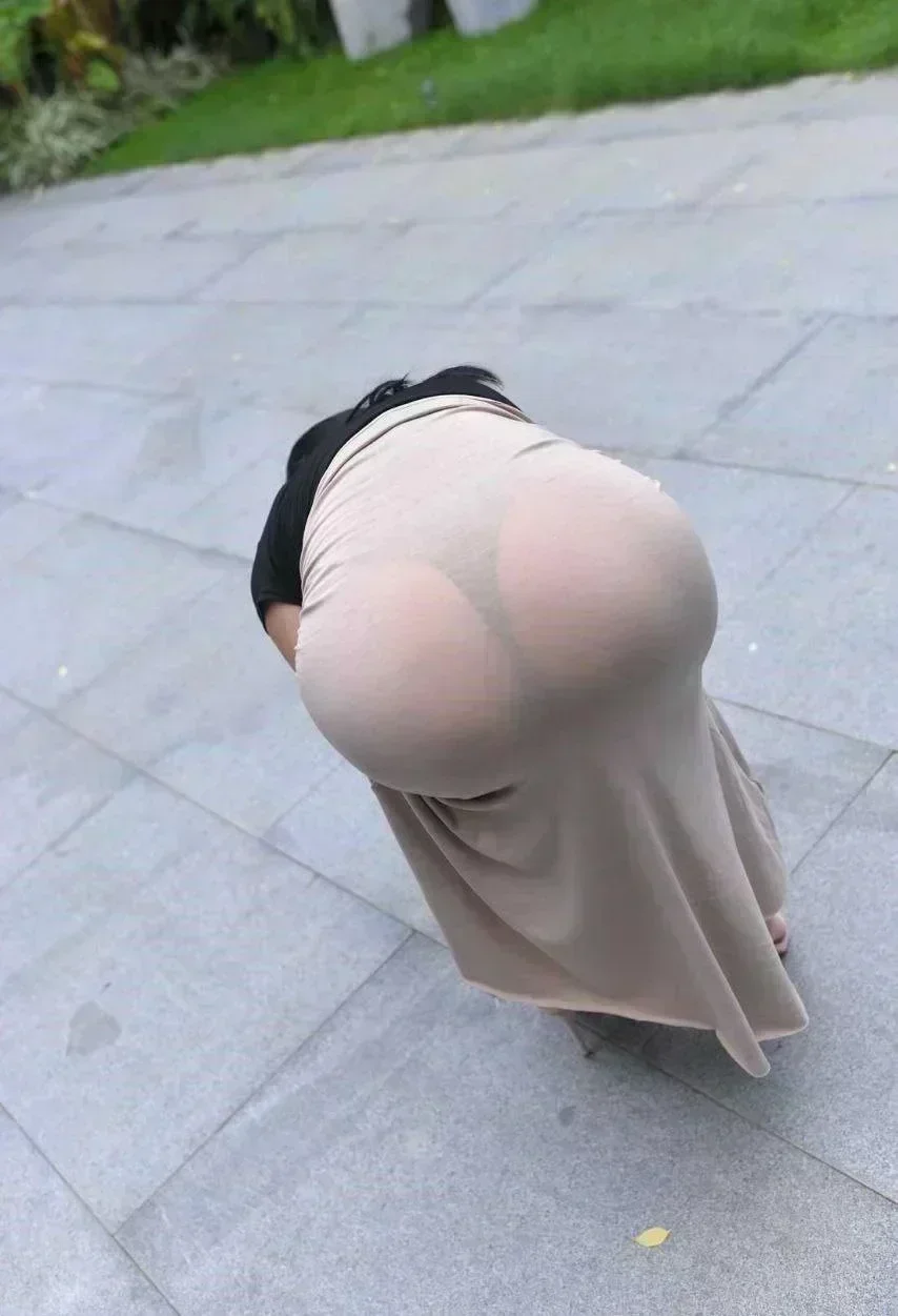 街で見つけたお尻がエロい素人さん【エロ画像】 0