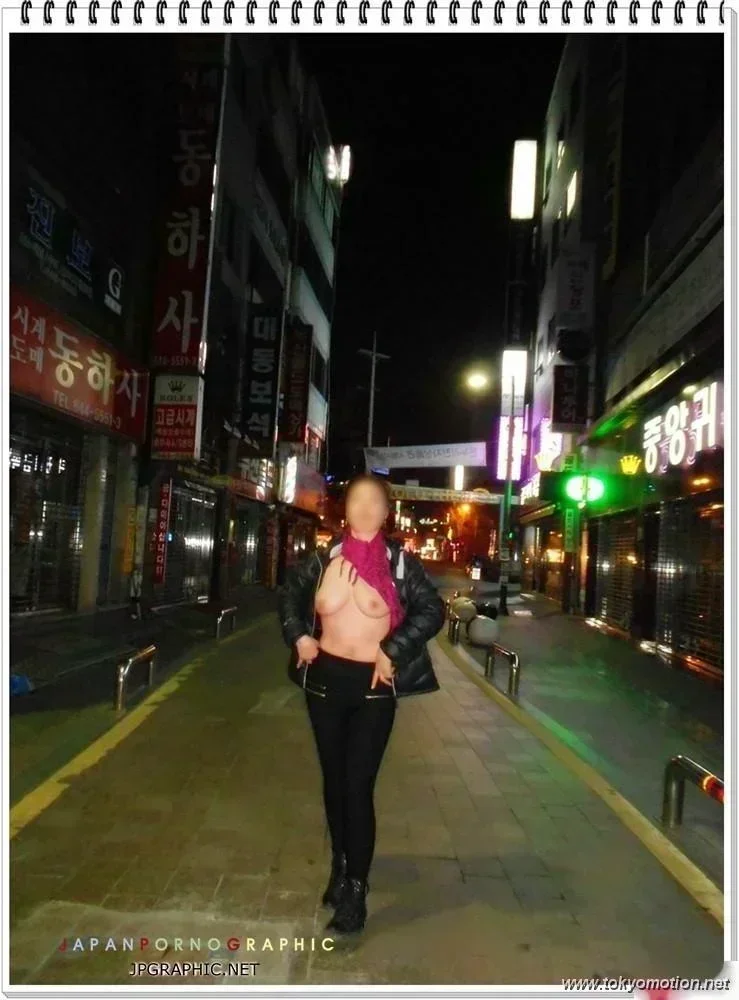 韓国素人の野外露出エロ画像 0