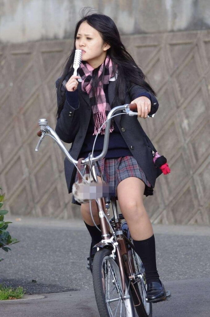 【素人】サドルにまたがる女子高生がエロすぎるｗ【エロ画像】（21）