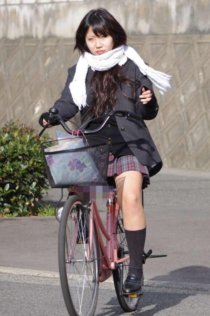 【素人】サドルにまたがる女子高生がエロすぎるｗ【エロ画像】（23）