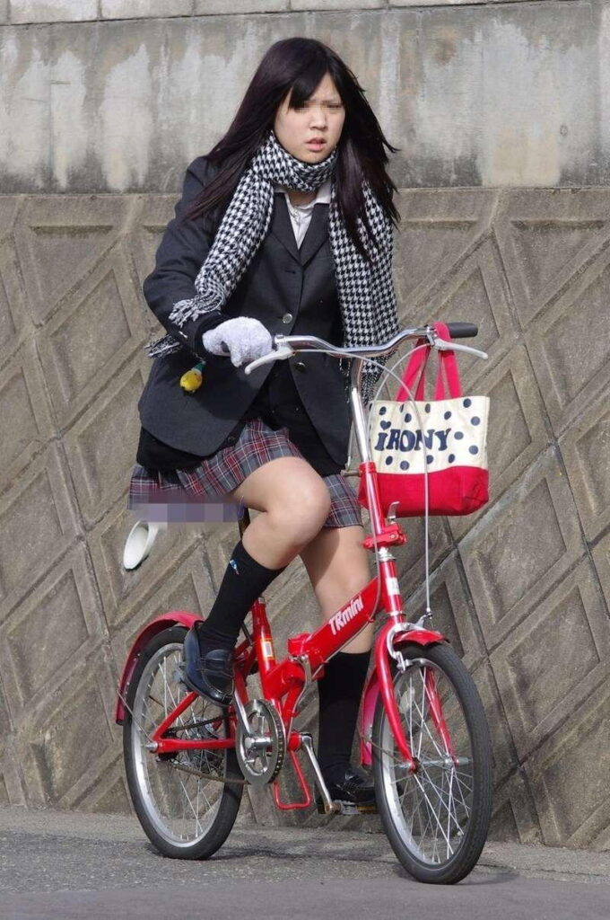 【素人】サドルにまたがる女子高生がエロすぎるｗ【エロ画像】（33）