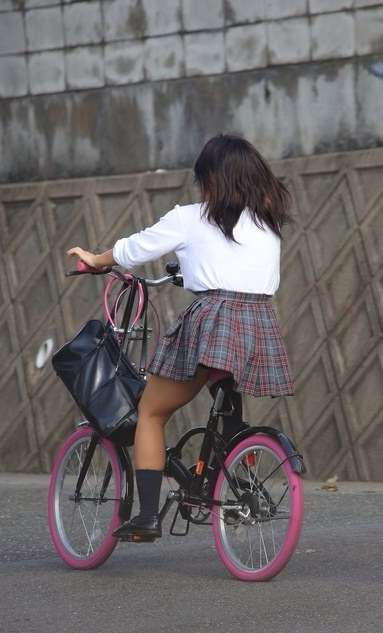 【素人】サドルにまたがる女子高生がエロすぎるｗ【エロ画像】（35）