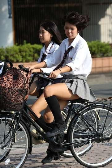 【素人】サドルにまたがる女子高生がエロすぎるｗ【エロ画像】（63）