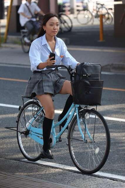 【素人】サドルにまたがる女子高生がエロすぎるｗ【エロ画像】（65）