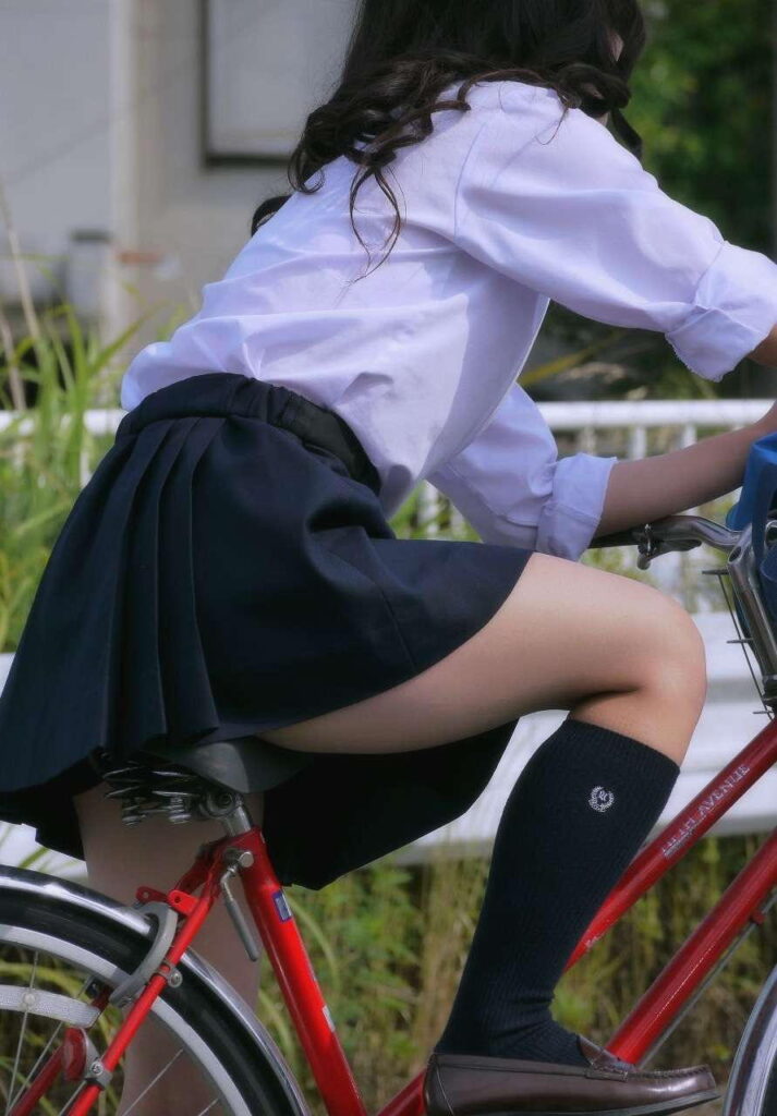 【素人】サドルにまたがる女子高生がエロすぎるｗ【エロ画像】（68）