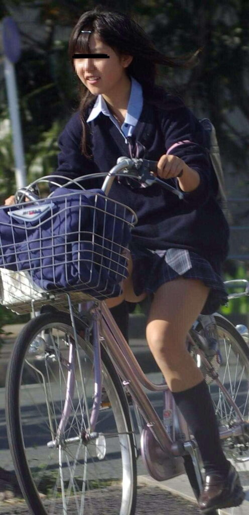 【素人】サドルにまたがる女子高生がエロすぎるｗ【エロ画像】（69）