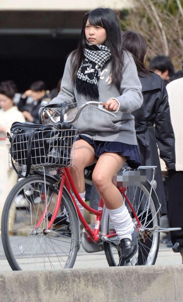 【素人】サドルにまたがる女子高生がエロすぎるｗ【エロ画像】（70）