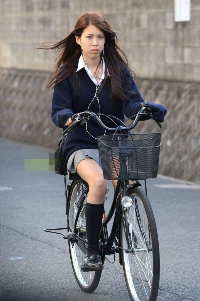 【素人】サドルにまたがる女子高生がエロすぎるｗ【エロ画像】（76）