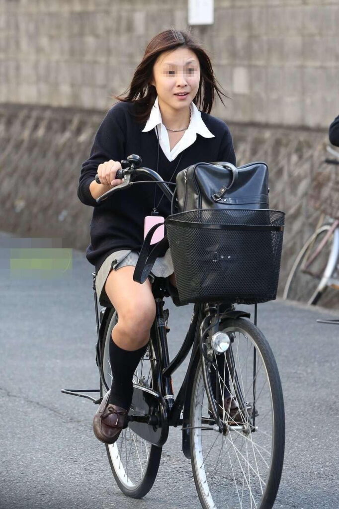 【素人】サドルにまたがる女子高生がエロすぎるｗ【エロ画像】（77）