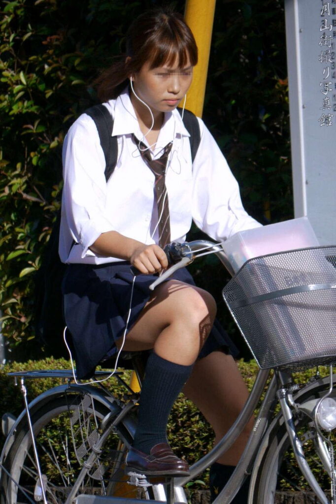 【素人】サドルにまたがる女子高生がエロすぎるｗ【エロ画像】（86）