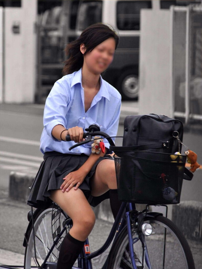 【素人】サドルにまたがる女子高生がエロすぎるｗ【エロ画像】（89）